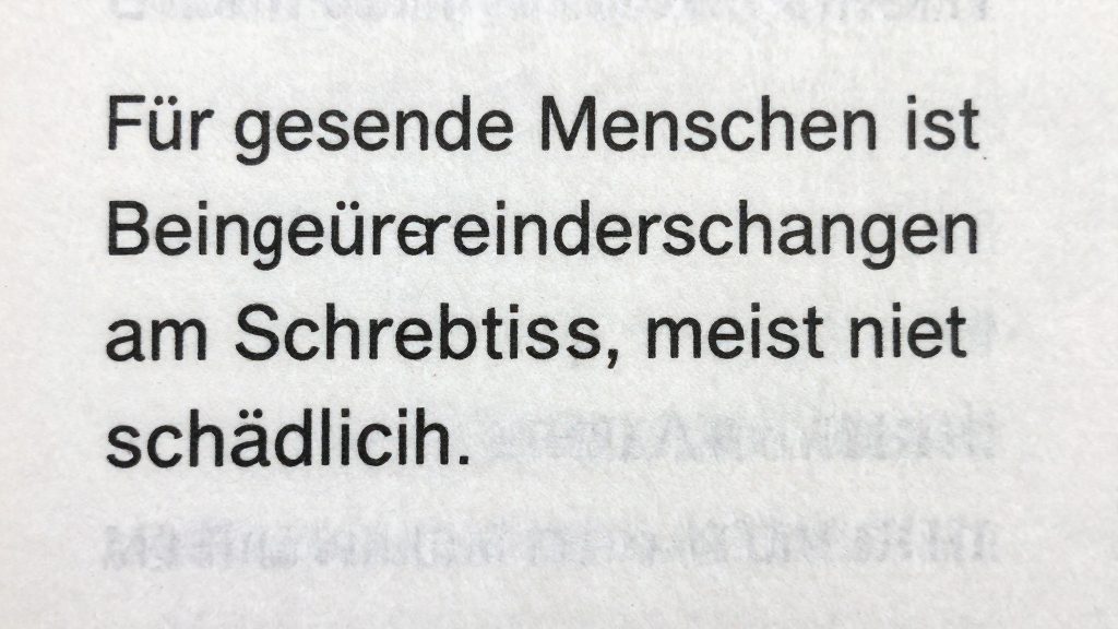 Ist Beineübereinanderschlagen am Schreibtisch wirklich schädlich?